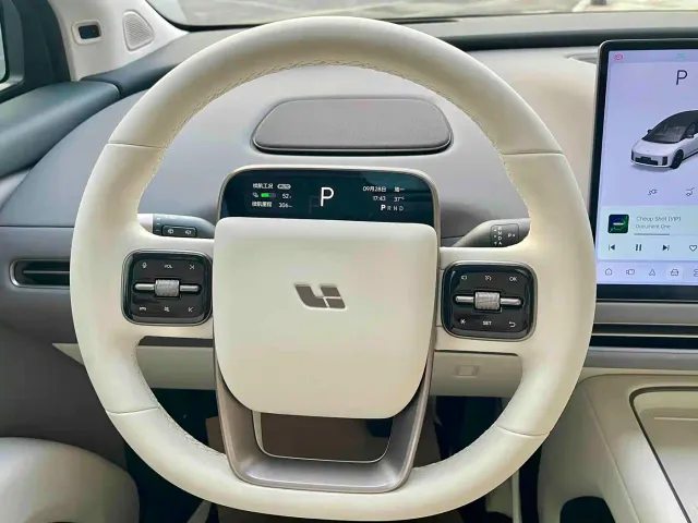 Li Auto i8 — Фото автомобиля 20
