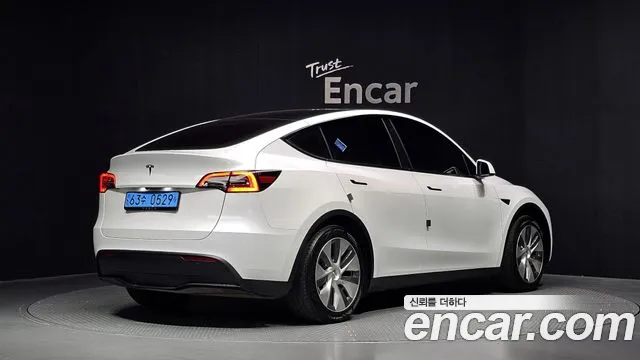 Tesla Model Y — Фото автомобиля 2