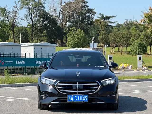 Mercedes-Benz E-Class — Фото автомобиля 2