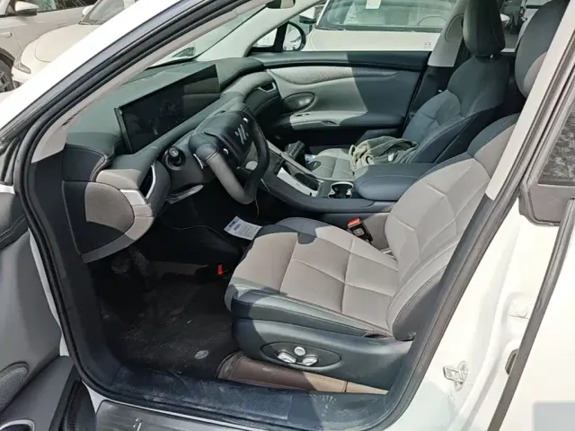 IM Motors LS6 — Фото автомобиля 14