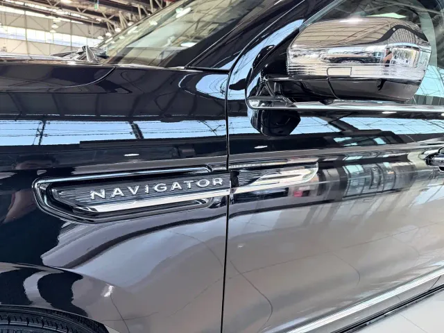 Lincoln Navigator — Фото автомобиля 19