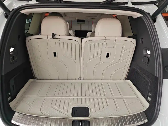 Li Auto Li i8 2025 Standard Edition — Фото автомобиля 7