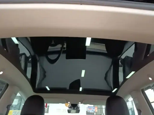 Tesla Model Y — Фото автомобиля 17