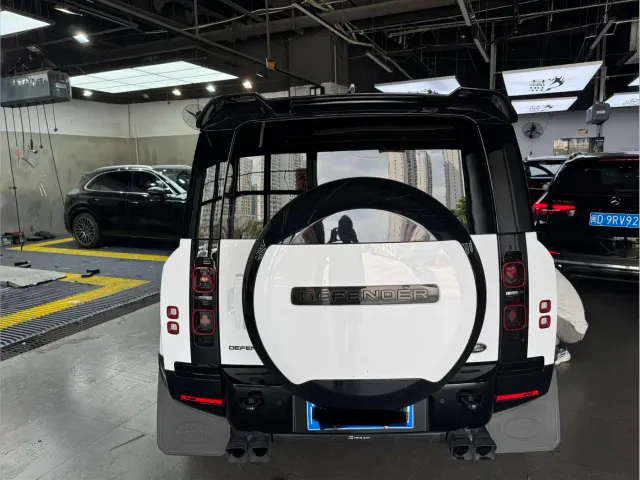 Land Rover Defender — Фото автомобиля 3