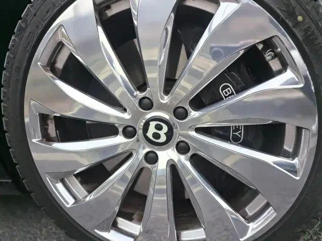 Bentley Flying Spur — Фото автомобиля 11