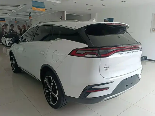 BYD Tang — Фото автомобиля 4