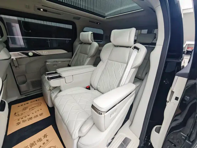Volvo EM90 — Фото автомобиля 20