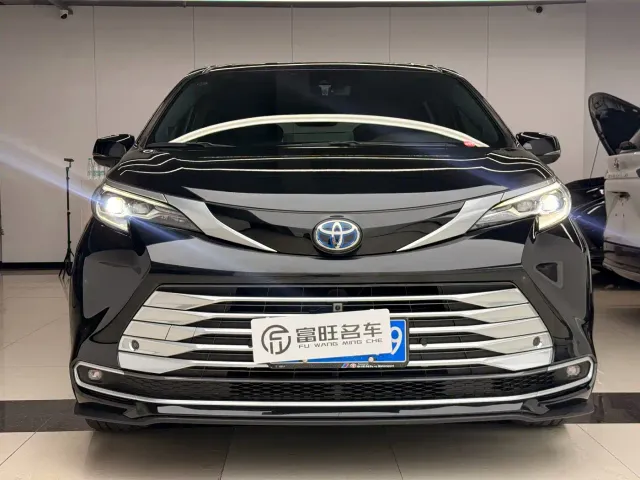 Toyota Sienna — Фото автомобиля 2