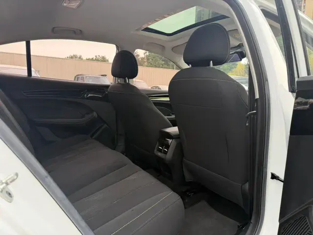 Roewe i5 — Фото автомобиля 9