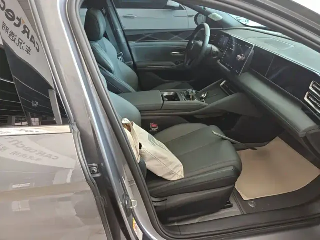 BYD Qin L — Фото автомобиля 24