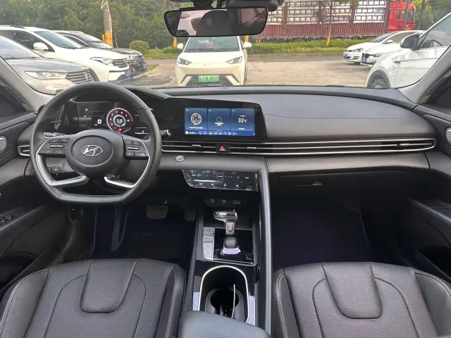Hyundai Elantra — Фото автомобиля 9