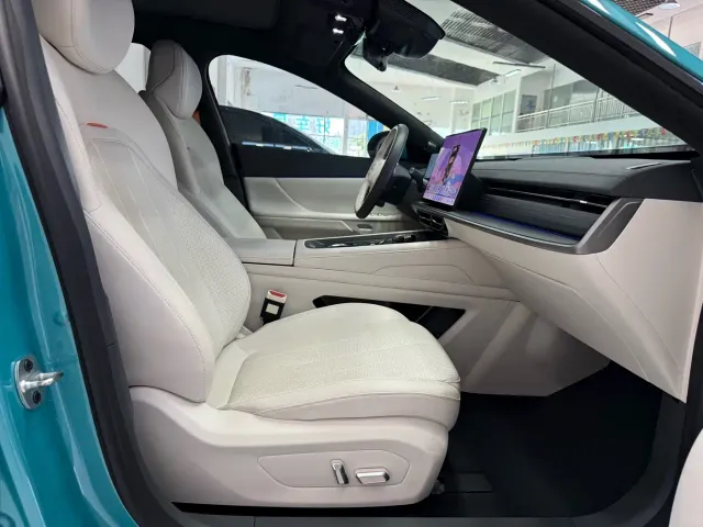 Dongfeng eπ 007 — Фото автомобиля 9