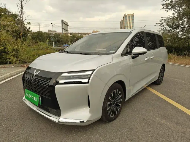 Фотография автомобиля — Wuling Starlight 730