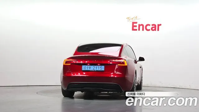 Tesla Model 3 — Фото автомобиля 4