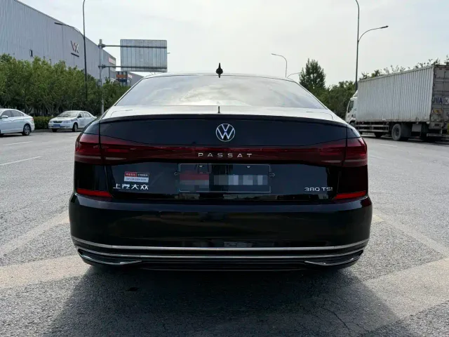 Volkswagen Passat — Фото автомобиля 14