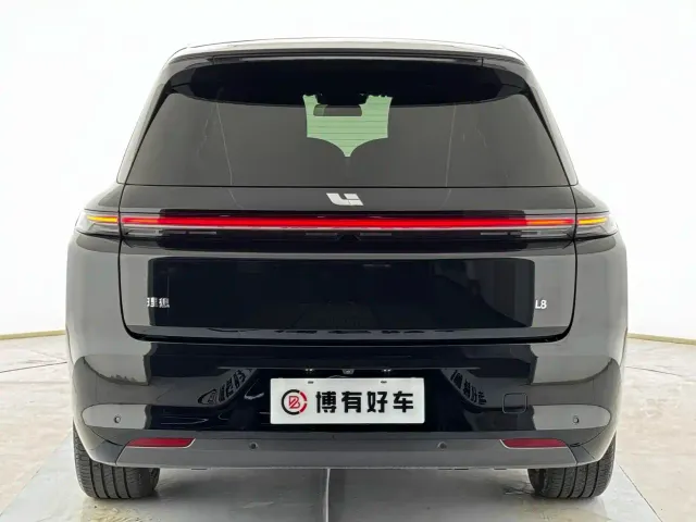 Li Auto L8 — Фото автомобиля 16