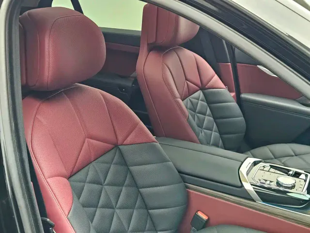 BMW 7 Series — Фото автомобиля 10
