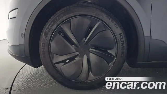 Tesla Model Y — Фото автомобиля 5