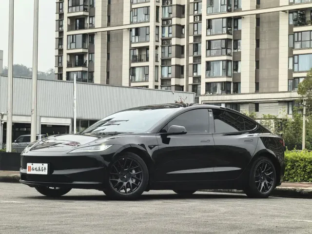 Фотография автомобиля — Tesla Model 3