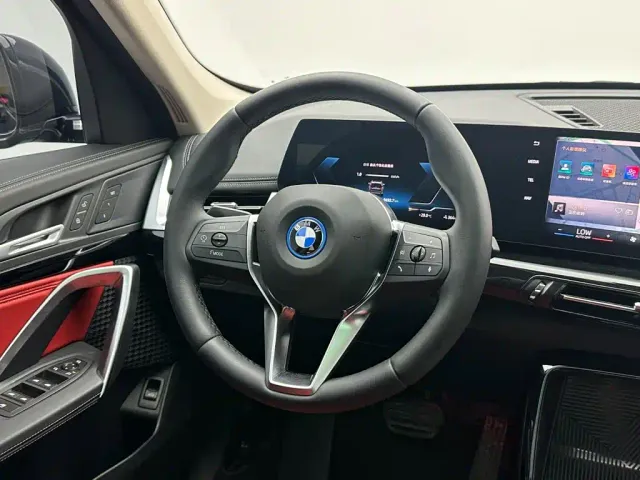 BMW iX1 — Фото автомобиля 22