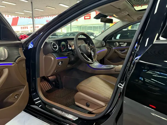 Mercedes-Benz E-Class — Фото автомобиля 4