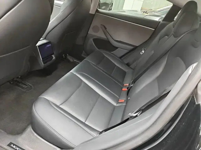 Tesla Model 3 — Фото автомобиля 16