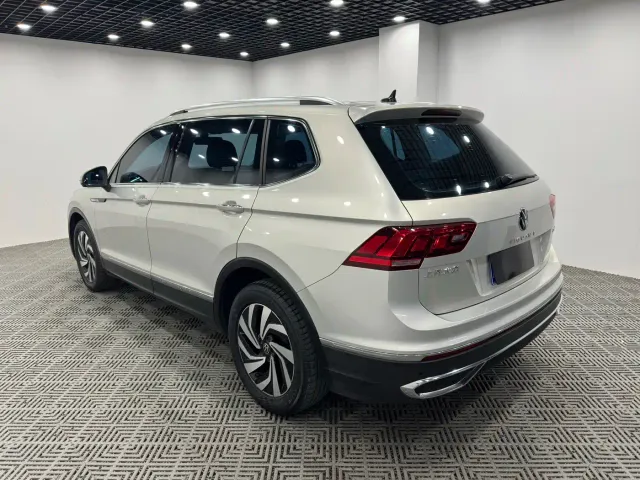 Volkswagen Tiguan L — Фото автомобиля 9
