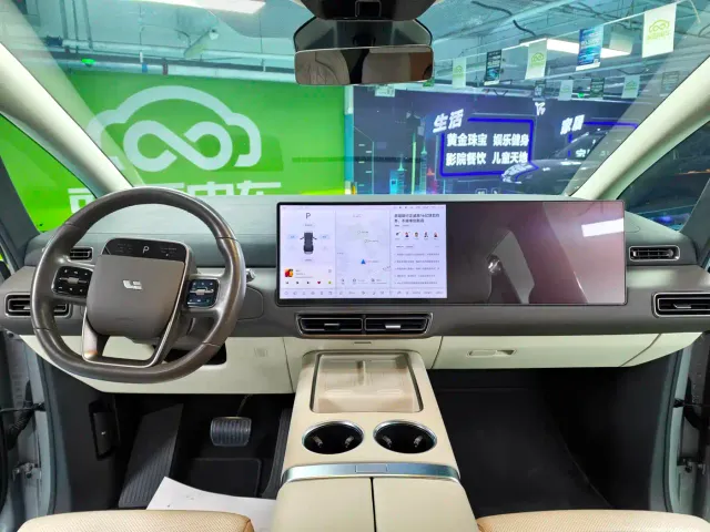 Li Auto MEGA — Фото автомобиля 15