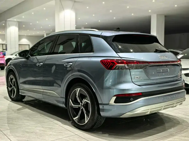 Audi Q4 e-tron — Фото автомобиля 6