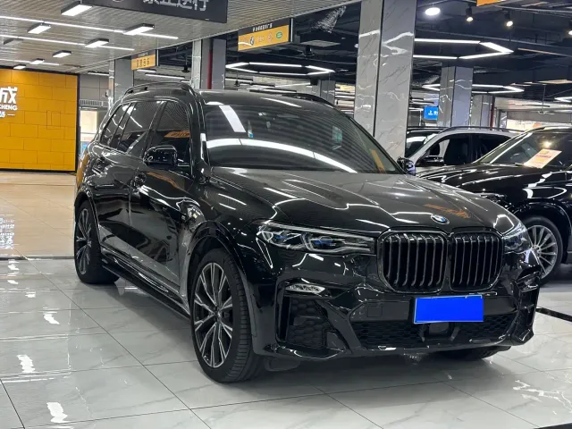 BMW X7 — Фото автомобиля 3