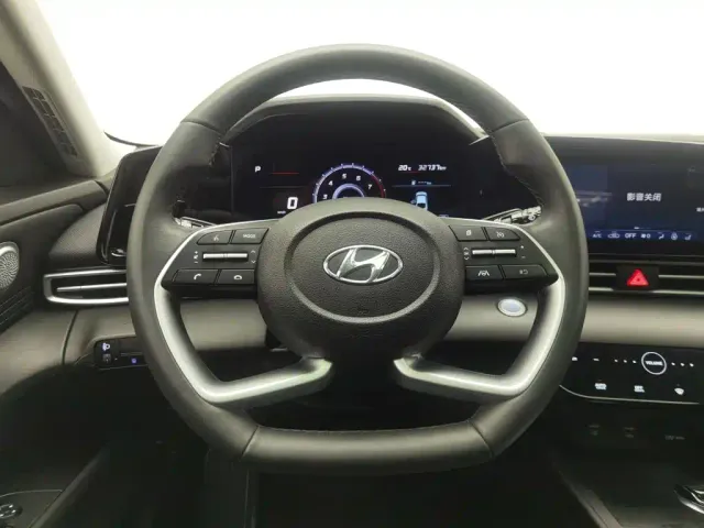 Hyundai Elantra — Фото автомобиля 11
