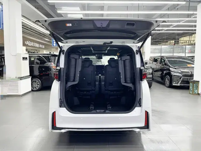 Toyota Vellfire — Фото автомобиля 13