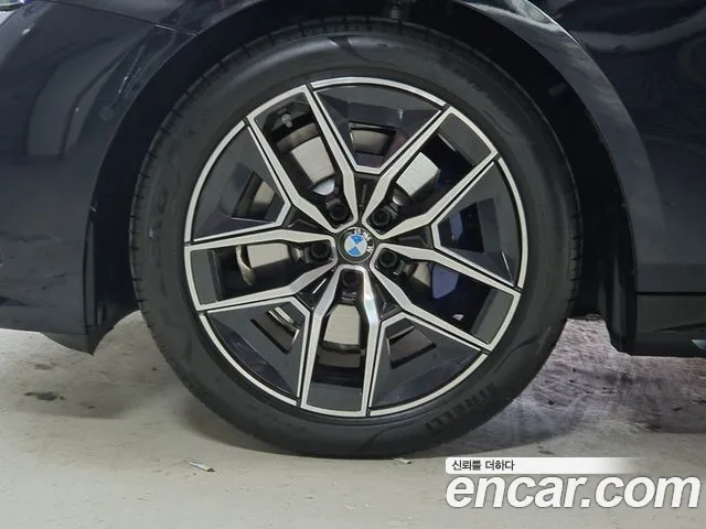 BMW 5 Series G60 — Фото автомобиля 5