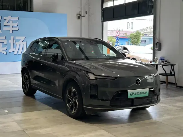 Volvo XC70 Plug-in Hybrid — Фото автомобиля 3