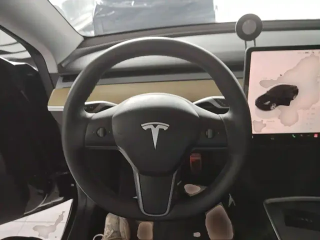 Tesla Model Y — Фото автомобиля 10