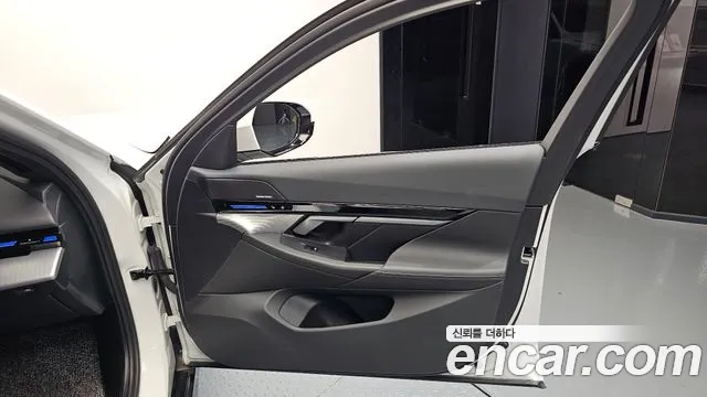 BMW 5 Series G60 — Фото автомобиля 24