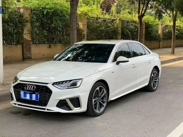 Фотография автомобиля — Audi A4L