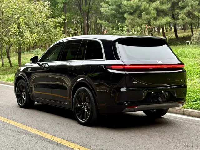 Li Auto L8 — Фото автомобиля 17