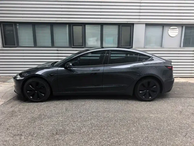 Tesla Model 3 — Фото автомобиля 3