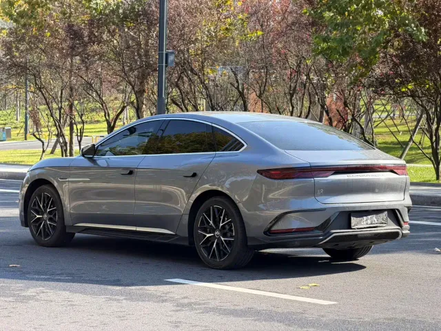 BYD Han — Фото автомобиля 13