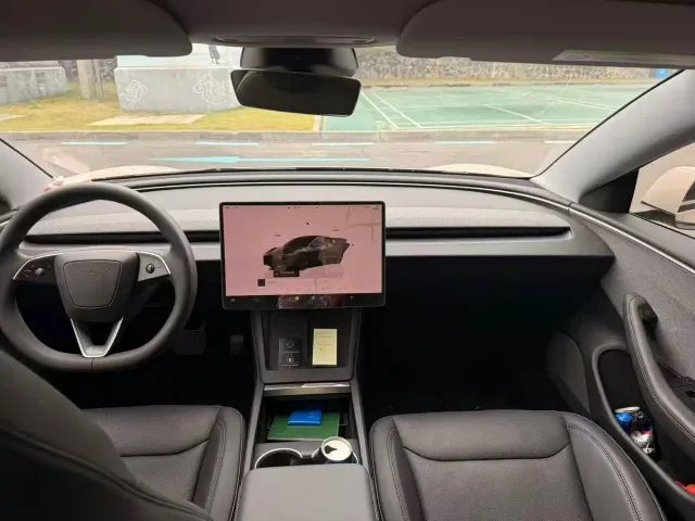 Tesla Model 3 — Фото автомобиля 4