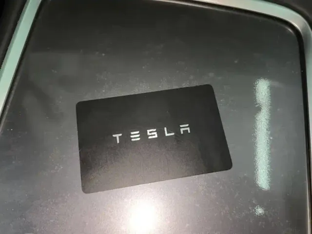 Tesla Model Y — Фото автомобиля 8
