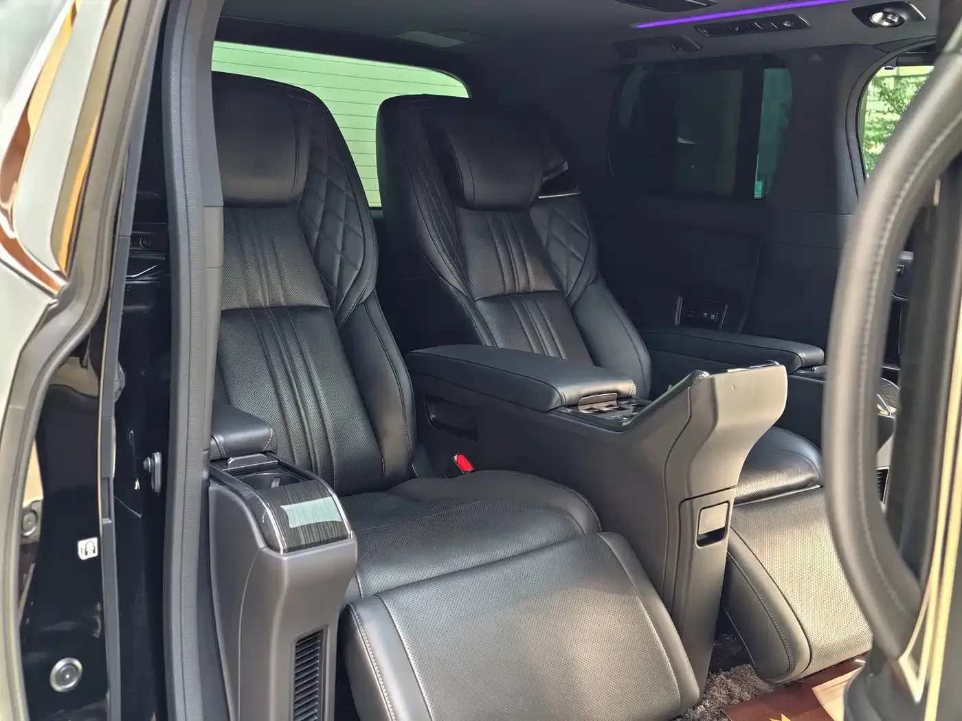 Lexus Lexus LM 2020 300h 4-Seat Imperial Edition — Фото автомобиля 10