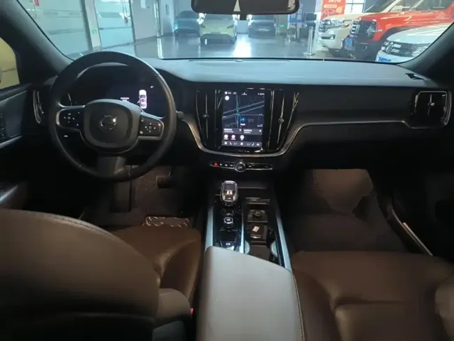 Volvo S60 — Фото автомобиля 9