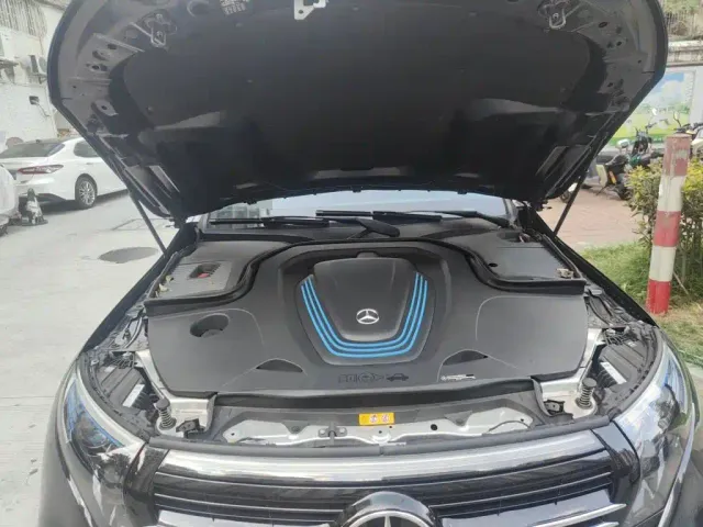 Mercedes-Benz EQC — Фото автомобиля 21