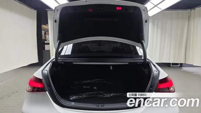 Mercedes-Benz E-Class — Фото автомобиля 16