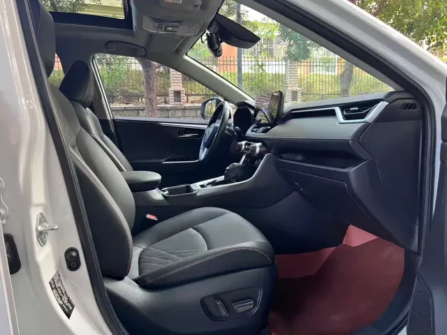 Toyota RAV4 — Фото автомобиля 11