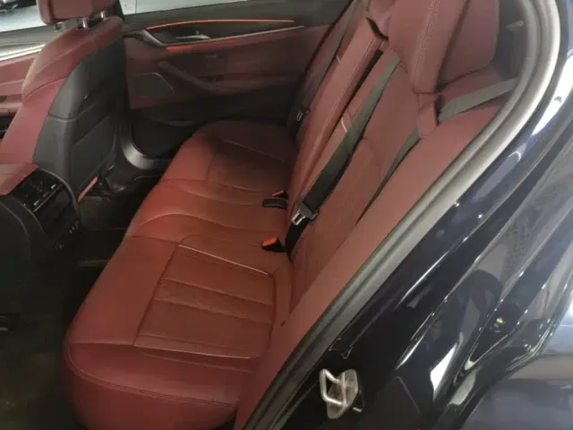 BMW 5 Series — Фото автомобиля 16