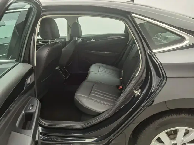 Volkswagen Passat — Фото автомобиля 15
