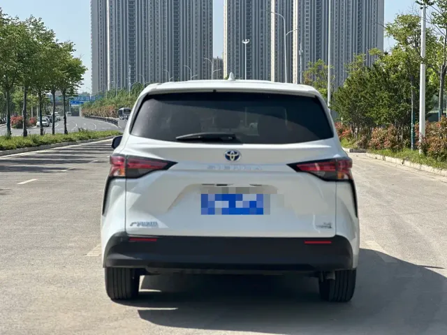 Toyota Sienna — Фото автомобиля 8